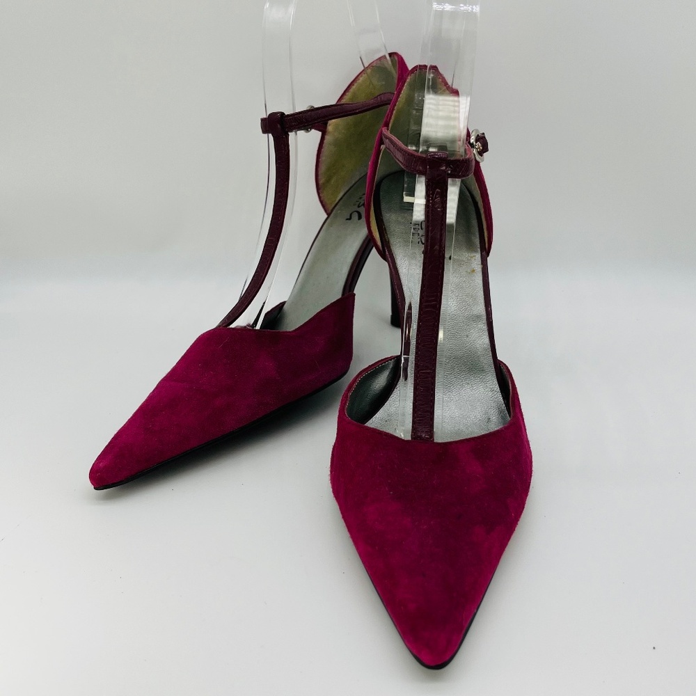 BCBG PARIS 6M Maroon Suede T- strap high heeled shoes.